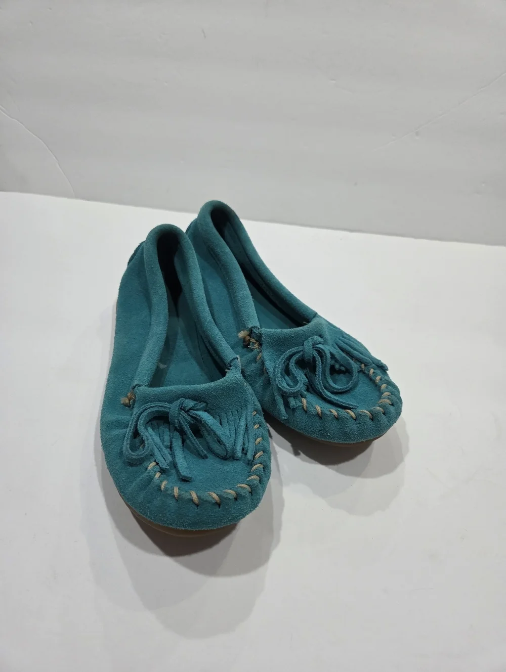Minnetonka Teal Suede Moccasin Flats with Bow Detail Sz.3